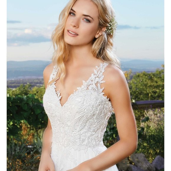 Beautiful Wedding Dress - Picture 4 of 4